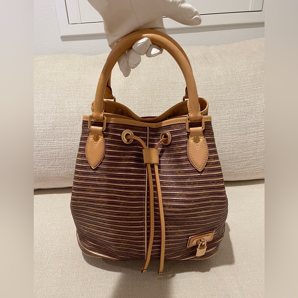 Louis Vuitton Printemps Ete 2010 Bucket Noe Leather Limited Tote Neo Eden Peach